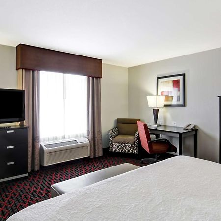 Hampton Inn & Suites Red Deer Penhold Esterno foto