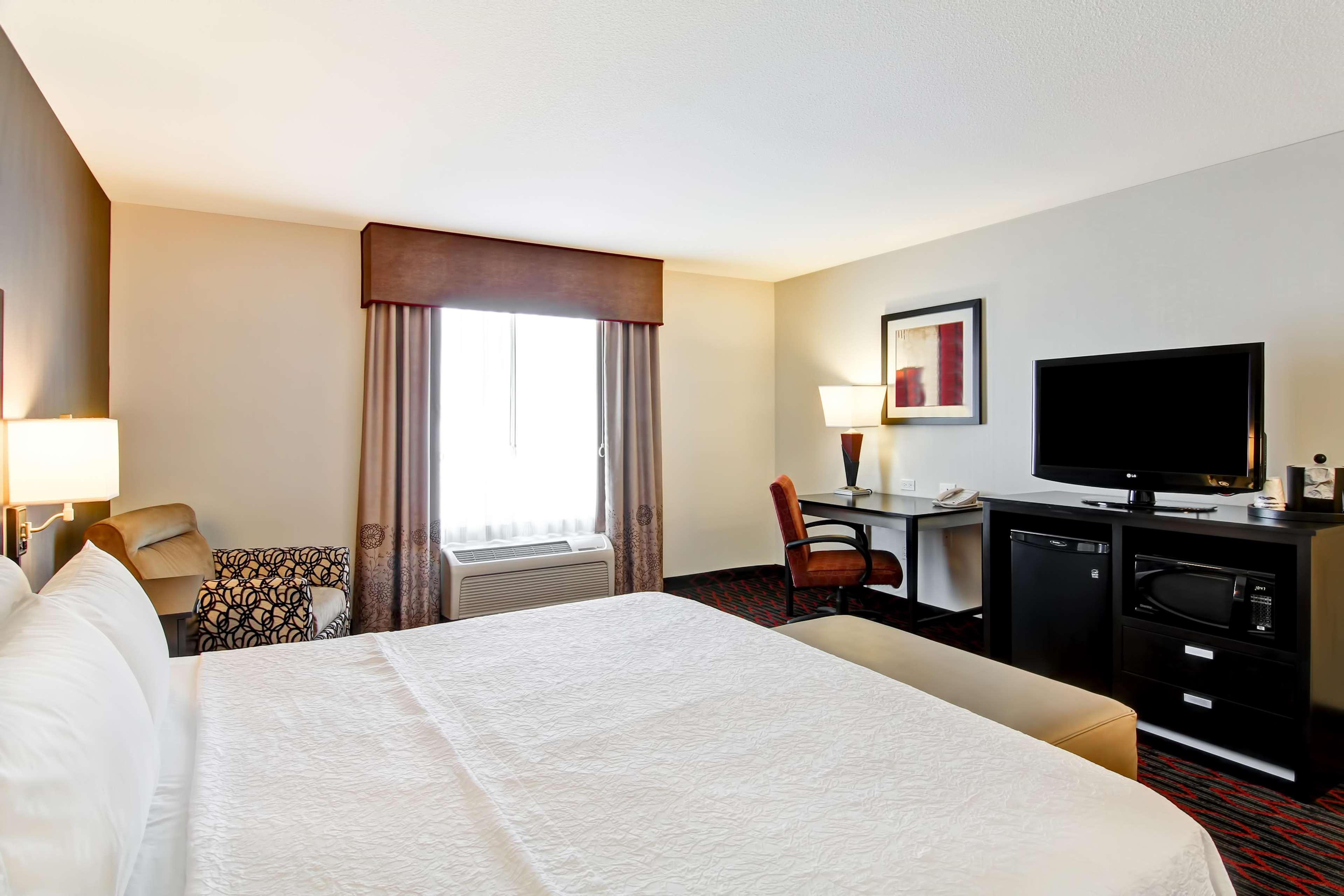Hampton Inn & Suites Red Deer Penhold Esterno foto