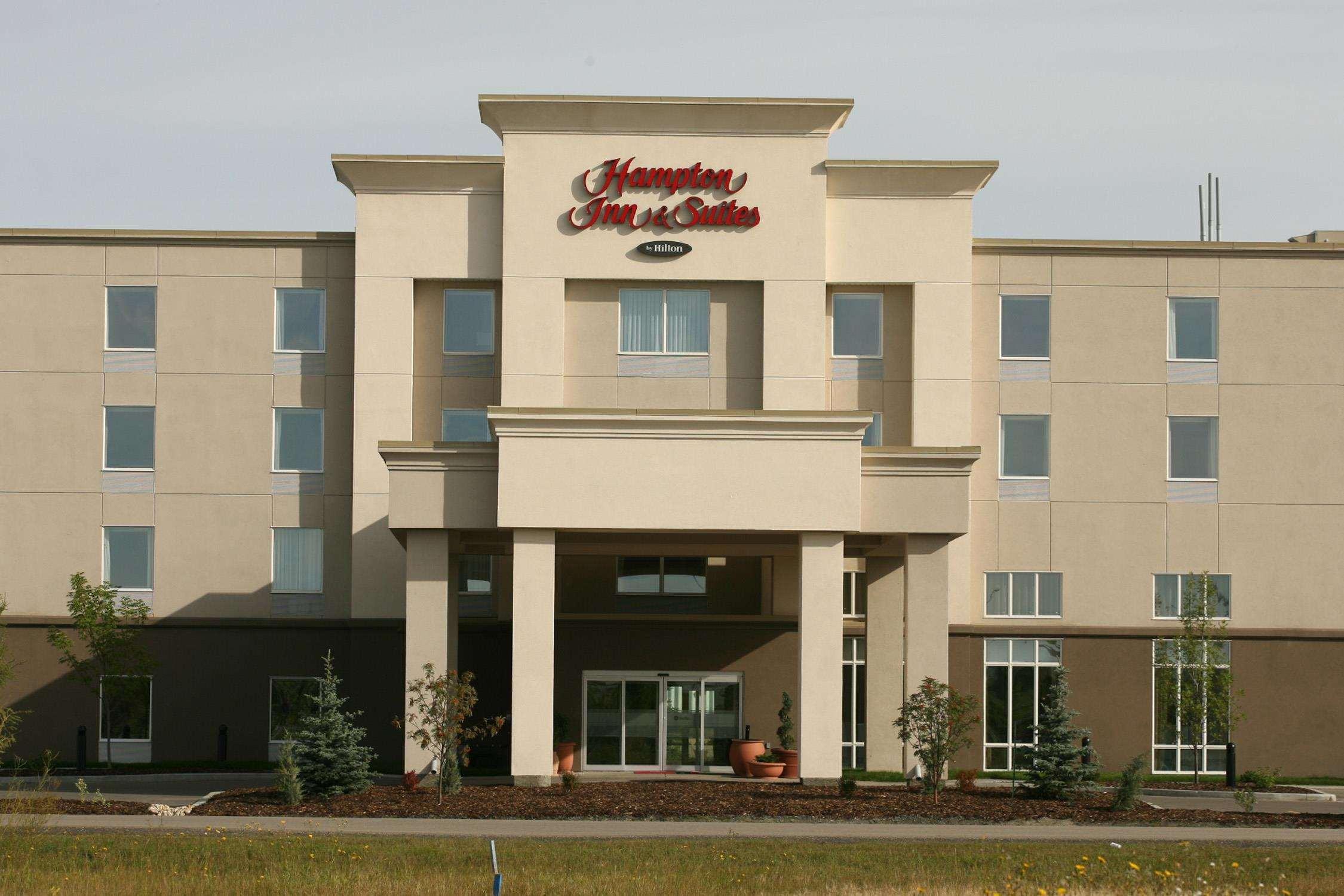 Hampton Inn & Suites Red Deer Penhold Esterno foto