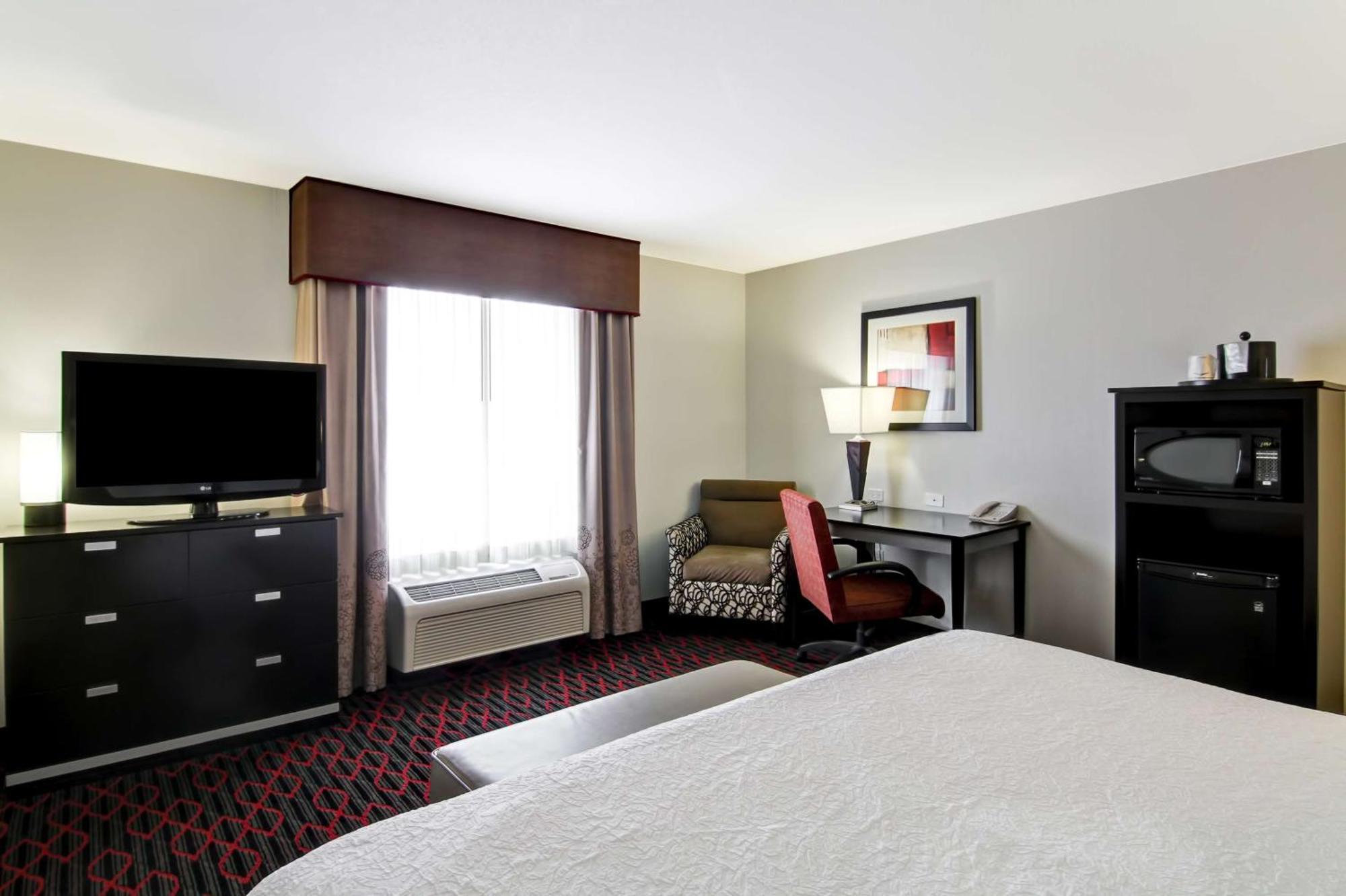 Hampton Inn & Suites Red Deer Penhold Esterno foto