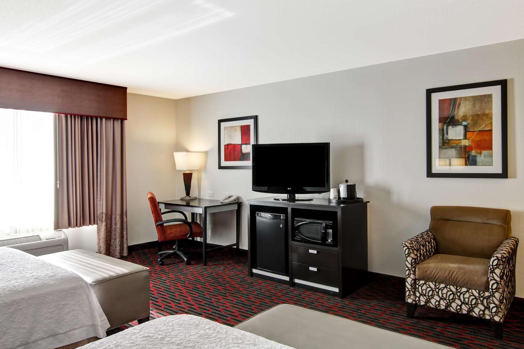 Hampton Inn & Suites Red Deer Penhold Esterno foto