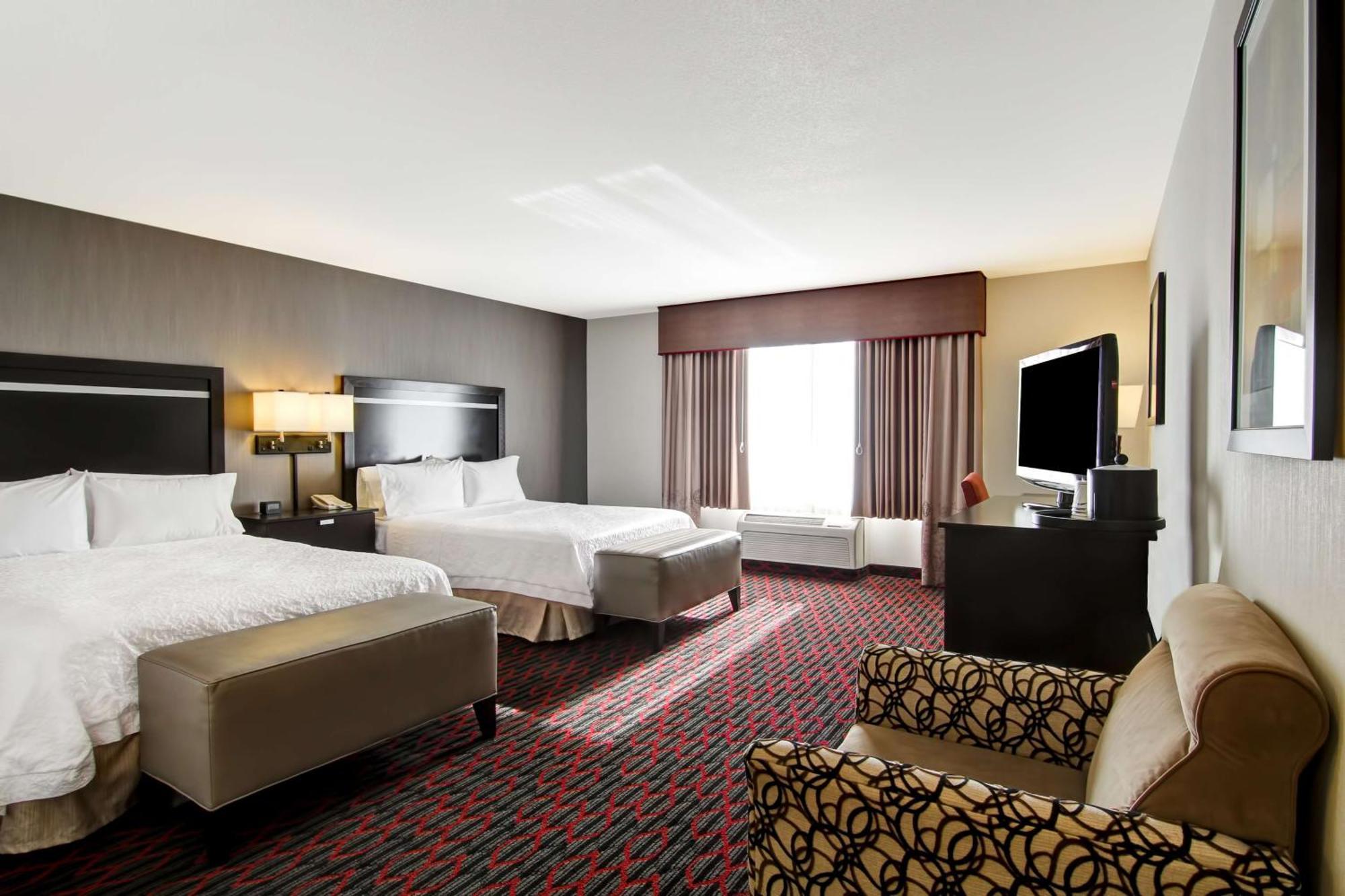 Hampton Inn & Suites Red Deer Penhold Esterno foto