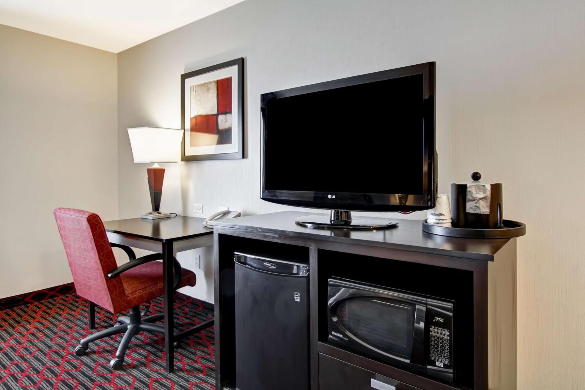 Hampton Inn & Suites Red Deer Penhold Esterno foto