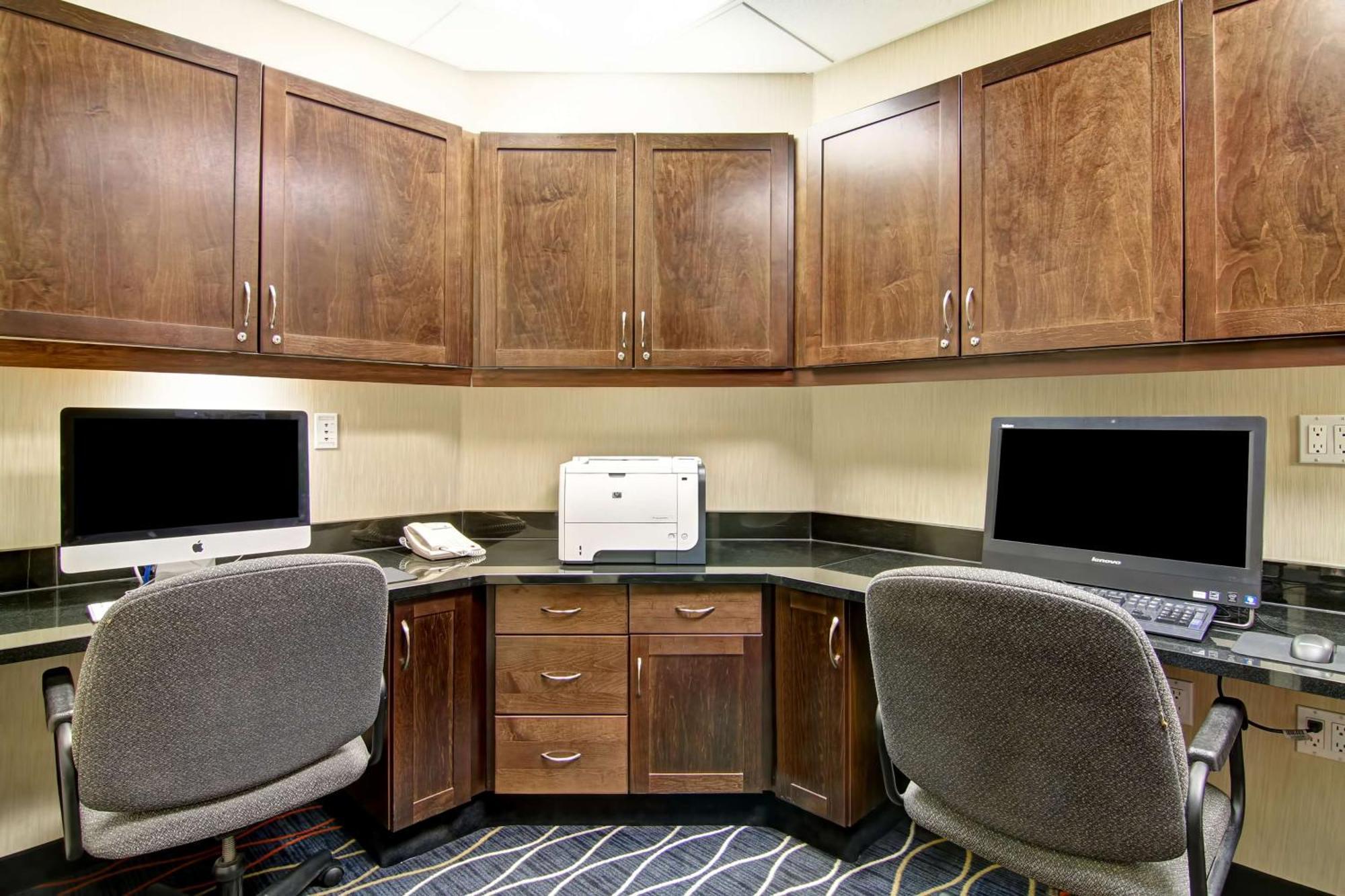 Hampton Inn & Suites Red Deer Penhold Esterno foto