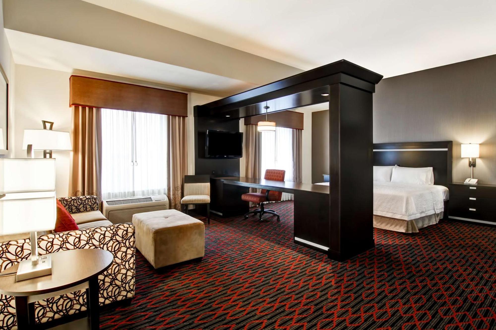 Hampton Inn & Suites Red Deer Penhold Esterno foto