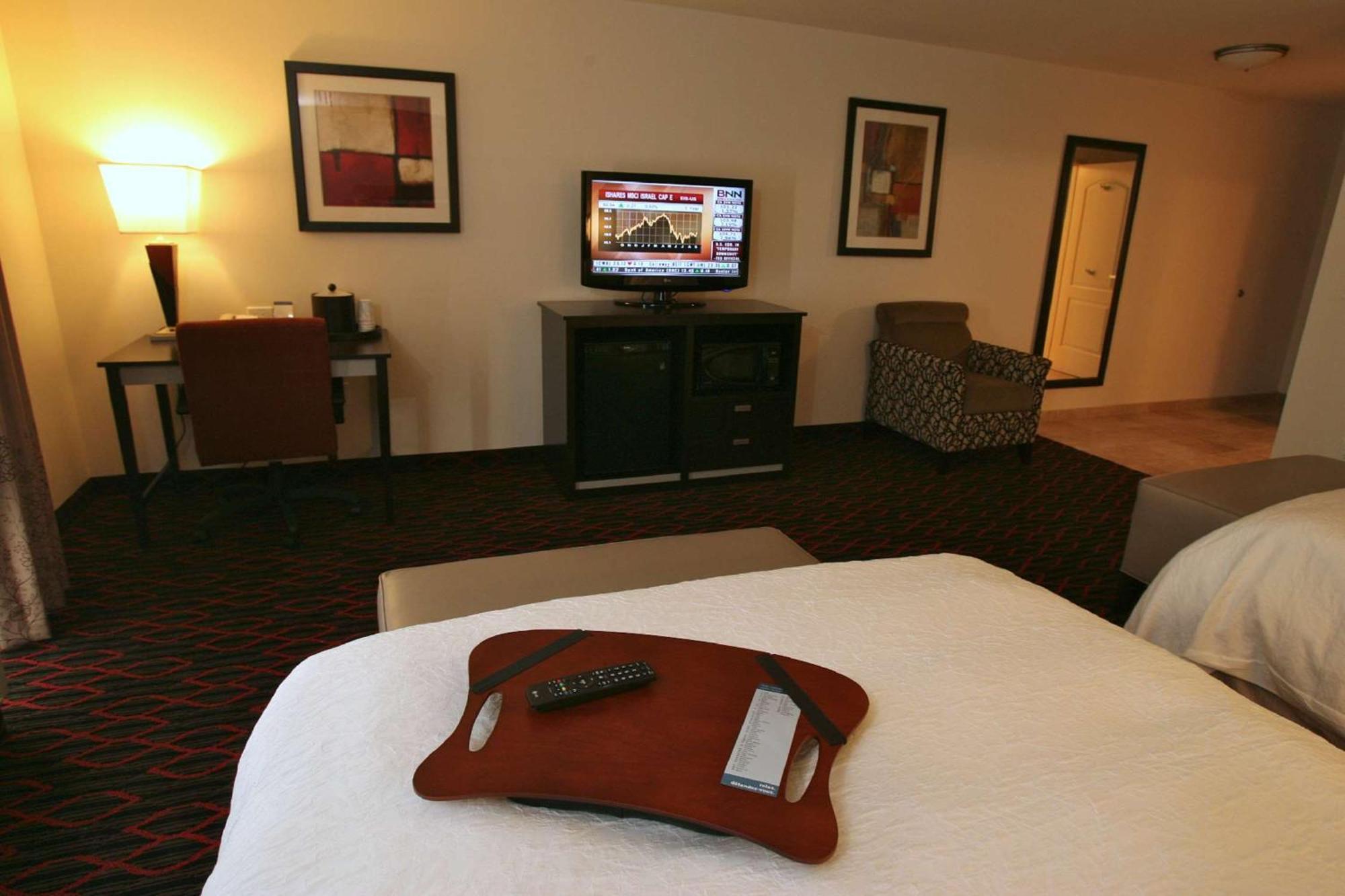 Hampton Inn & Suites Red Deer Penhold Esterno foto