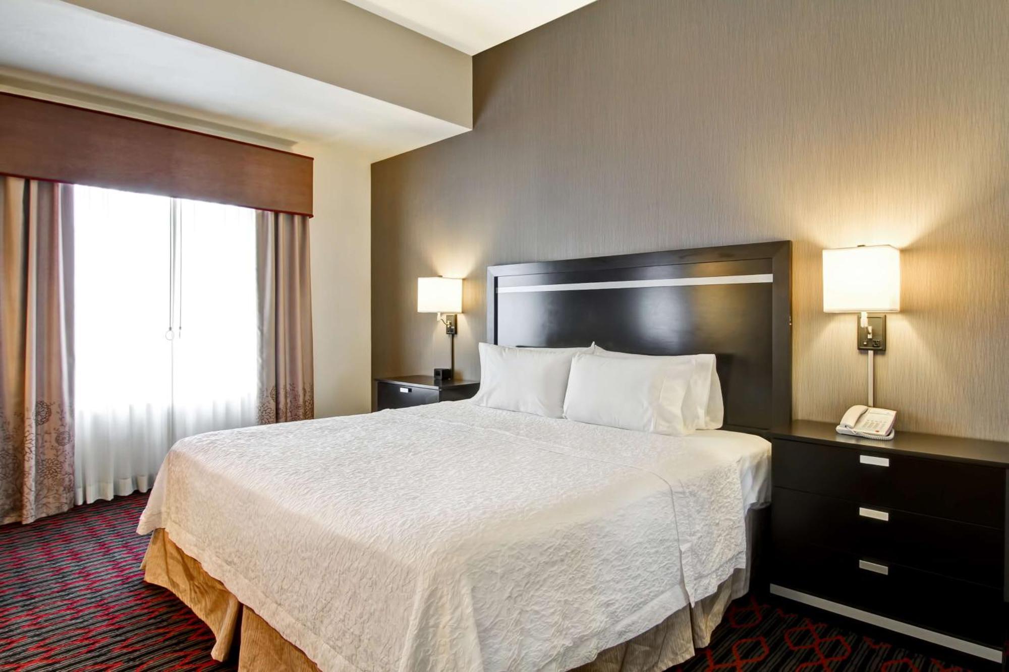 Hampton Inn & Suites Red Deer Penhold Esterno foto