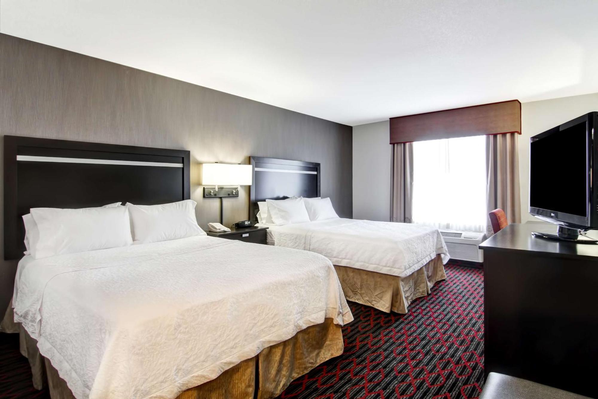 Hampton Inn & Suites Red Deer Penhold Esterno foto