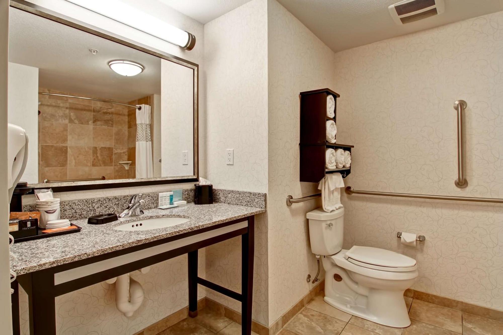 Hampton Inn & Suites Red Deer Penhold Esterno foto