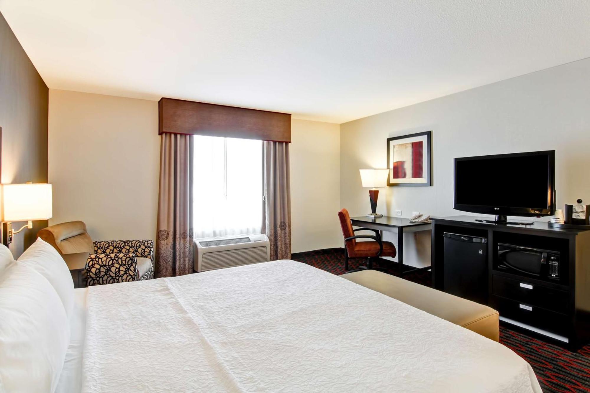 Hampton Inn & Suites Red Deer Penhold Esterno foto
