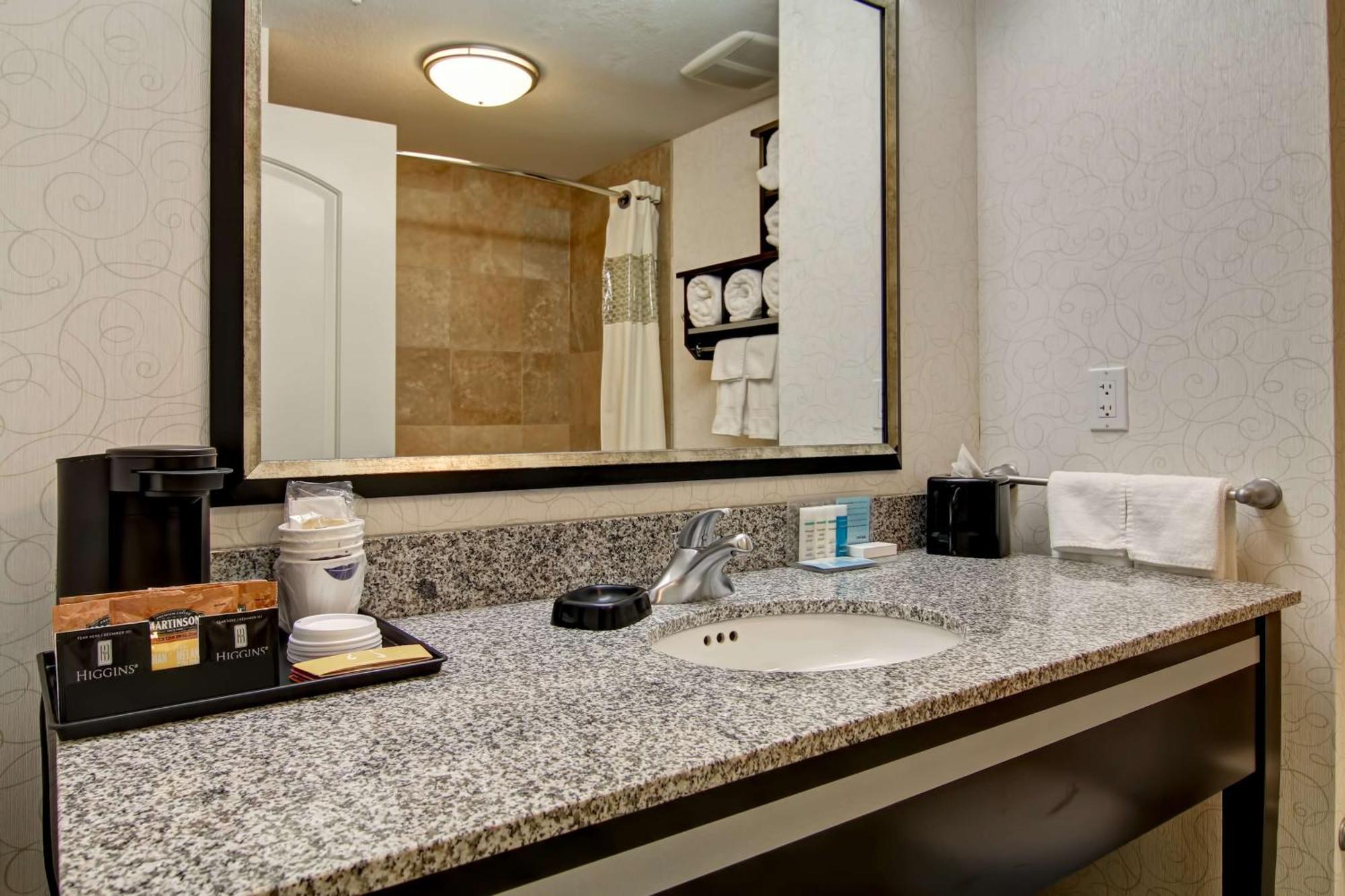Hampton Inn & Suites Red Deer Penhold Esterno foto