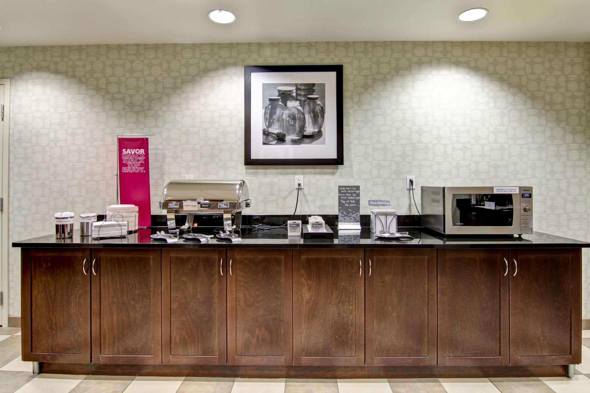 Hampton Inn & Suites Red Deer Penhold Esterno foto