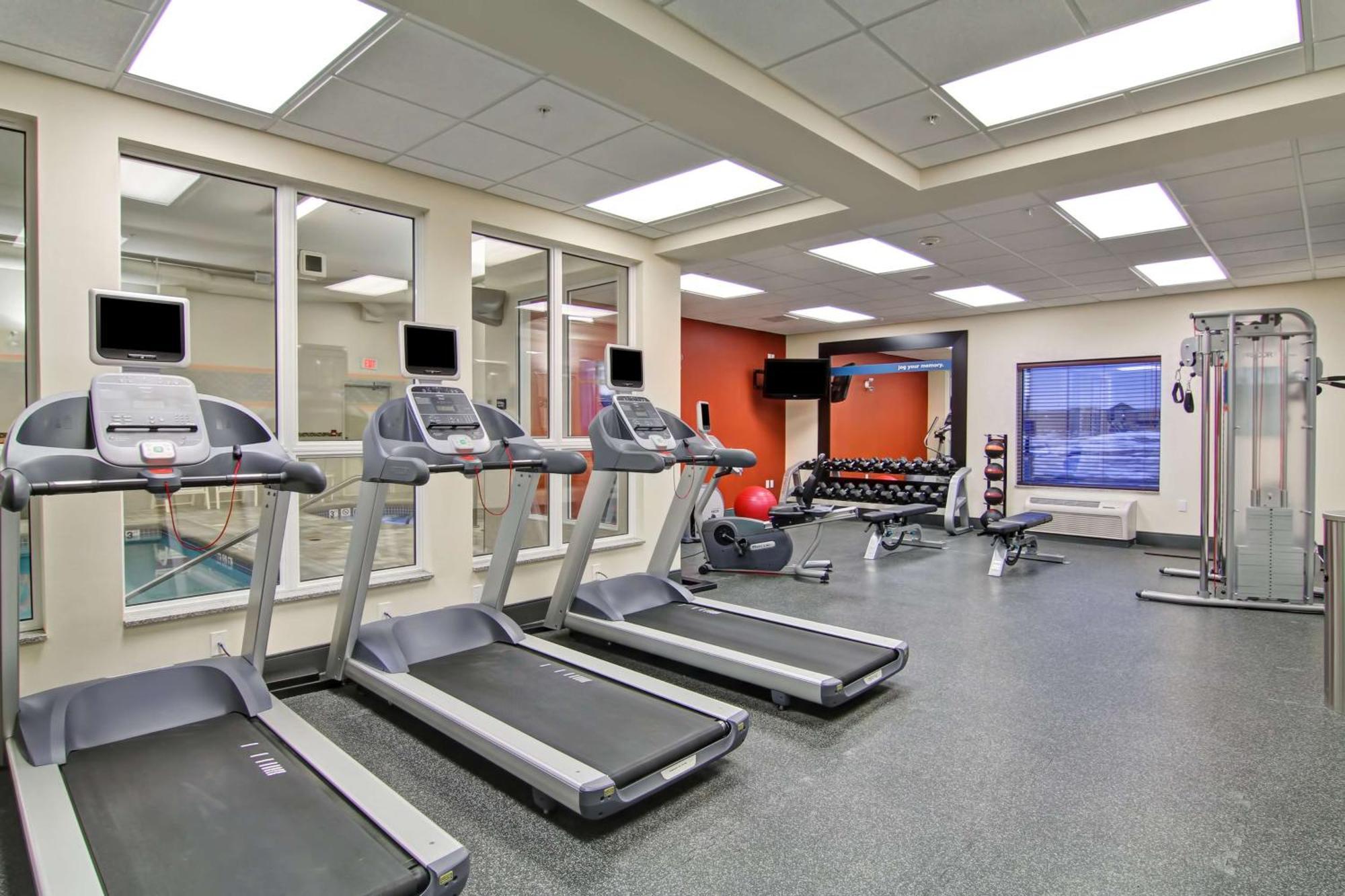 Hampton Inn & Suites Red Deer Penhold Esterno foto