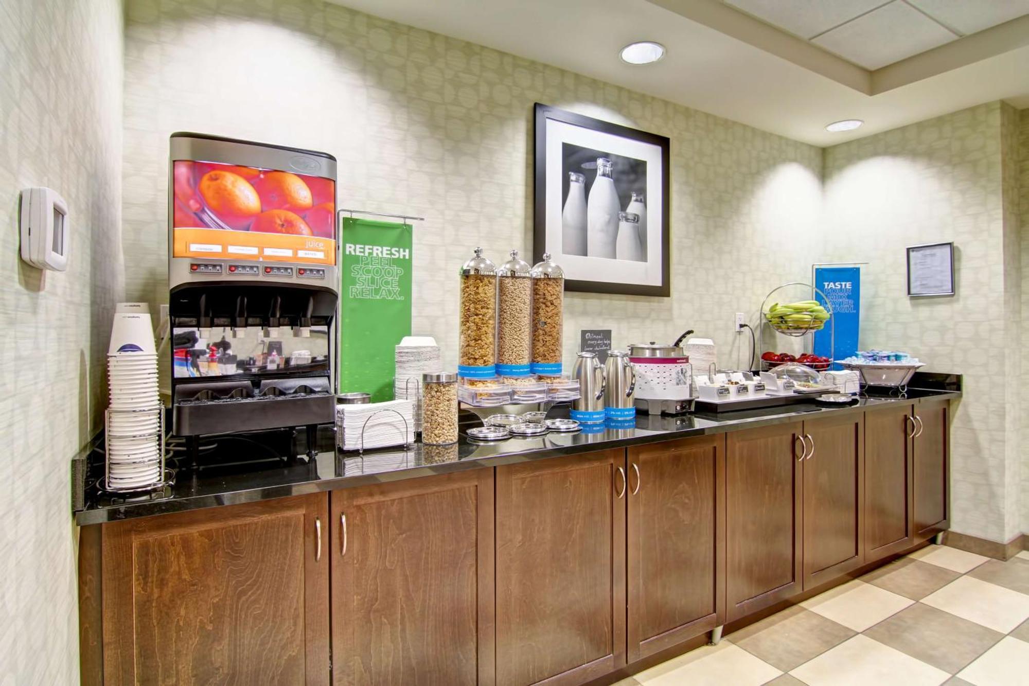 Hampton Inn & Suites Red Deer Penhold Esterno foto