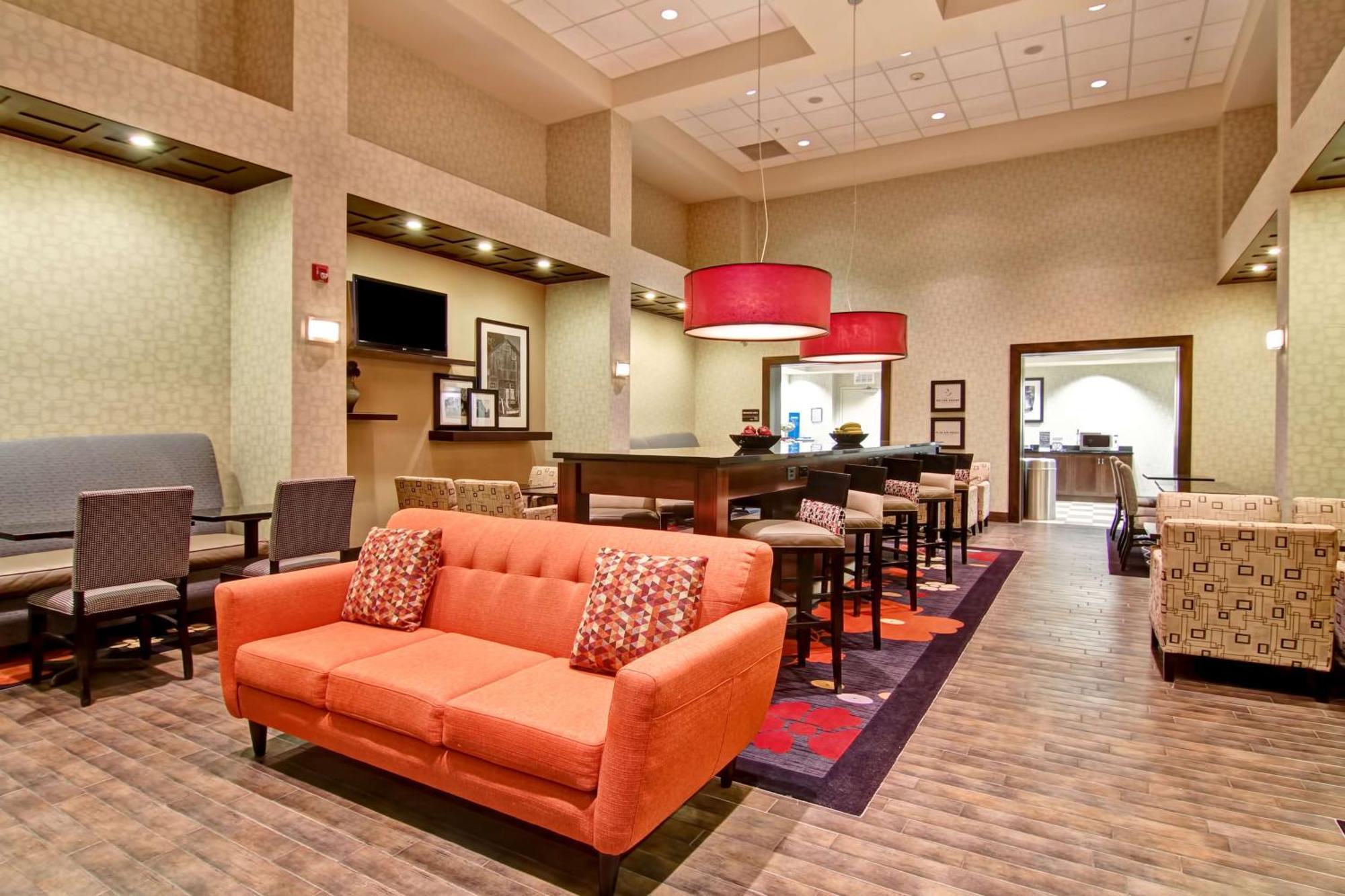 Hampton Inn & Suites Red Deer Penhold Esterno foto