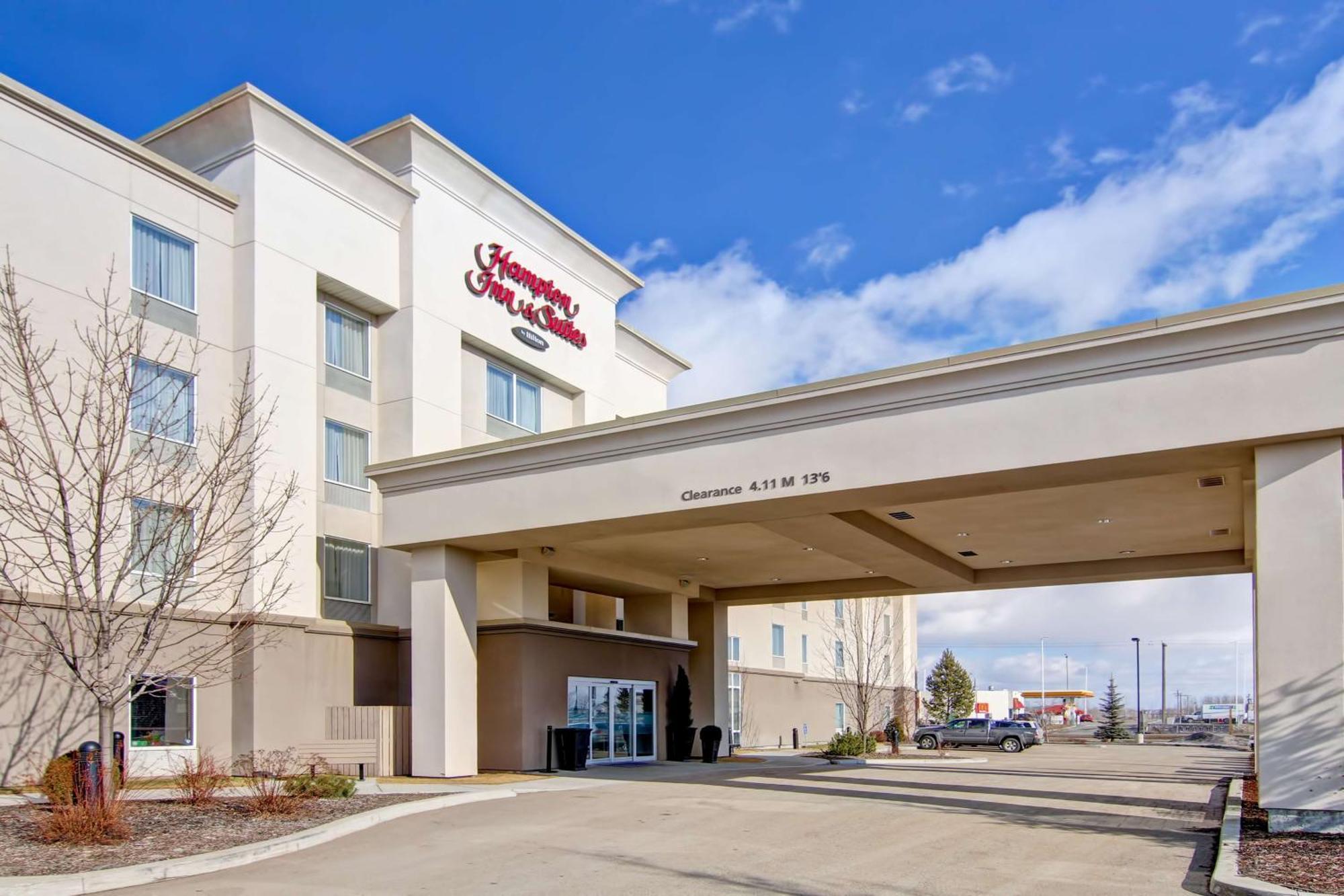 Hampton Inn & Suites Red Deer Penhold Esterno foto