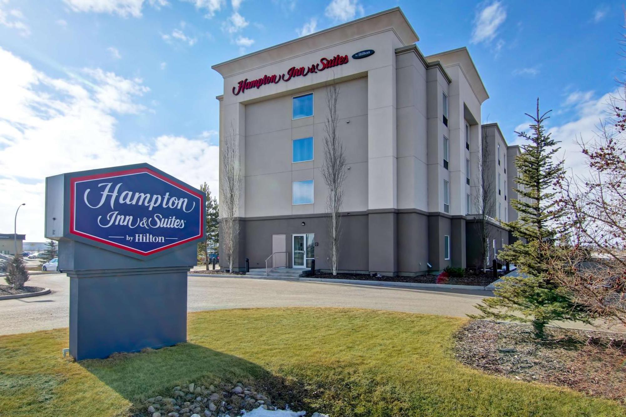 Hampton Inn & Suites Red Deer Penhold Esterno foto